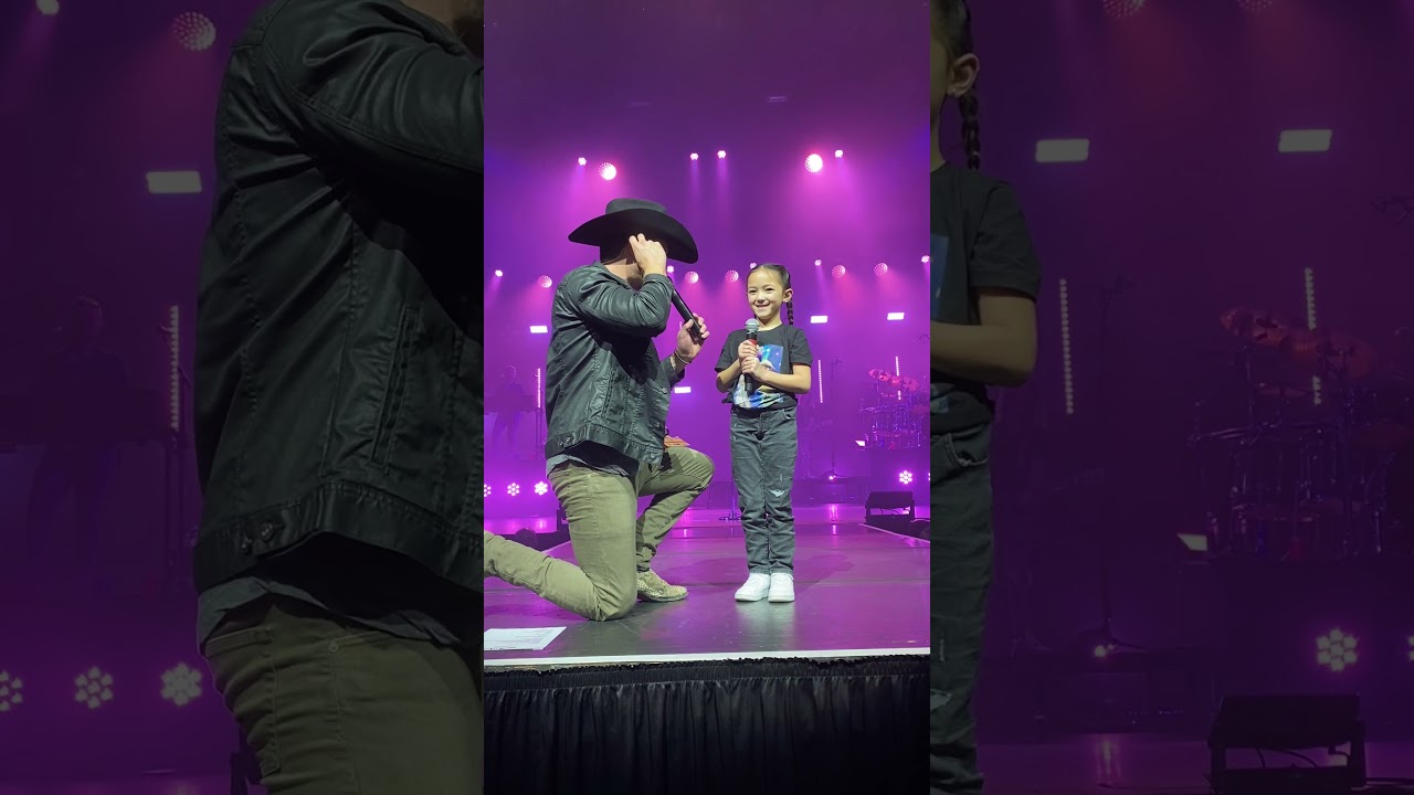 Dustin Lynch asked Julianne to sing on stage again, but this time to