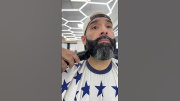 Trimming my beard with the Brio Beardscape V2 quiet, powerful, clean. ✂️🧔‍♂️ #BeardTrim