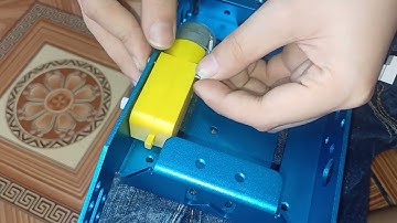 Ráp động cơ vào thân (khung) robot - Học lập trình robot