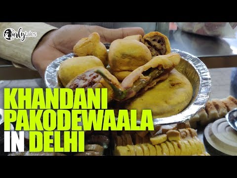 16 Varieties Of Pakoras At Khandani Pakodewaala in Delhi | Curly Tales