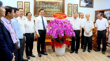 Bí thư Tỉnh ủy Nguyễn Hồng Lĩnh thăm, chúc Tết linh mục Trần Xuân Thảo