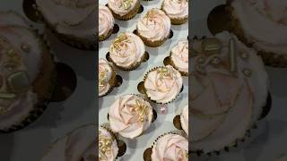 Buttercream cupcakes painted with Gold #cupcake #newjeans