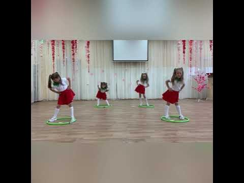 украшение на обруч в детсаду. девушка с обручем танцует. упражнения с обручами в детском саду. занятия с обручем. танец хулахуп в детском саду видео.