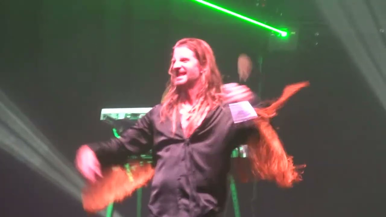 Nestor - "Perfect 10 (Eyes Like Demi Moore)" [HD] (Barcelona 19-09-2025)