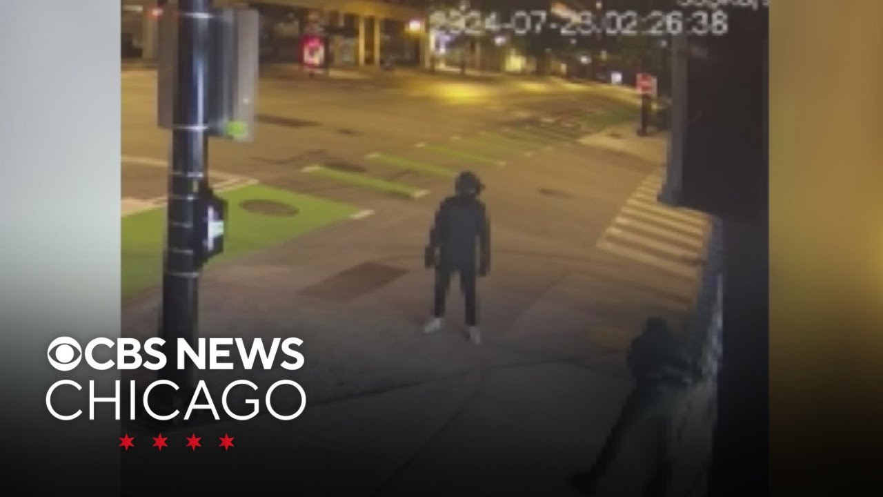 Burglars fail to get into River North Chicago liquor store - YouTube