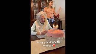 La nonna sorprende tutti durante il suo 94esimo compleanno: "Spero sia il mio ultimo"