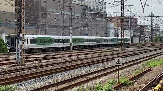 JR東日本 E257系 5500番台 OM-51編成 臨時特急 あたみ号 発車(鶴見駅にて)