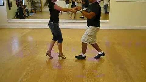 salsa partner combo class, september 20, 2009 salsaNseattle, victor and julia