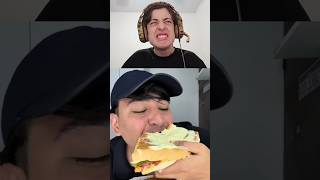 Comendo Lanche Gigante De Uma Maneira Estranha