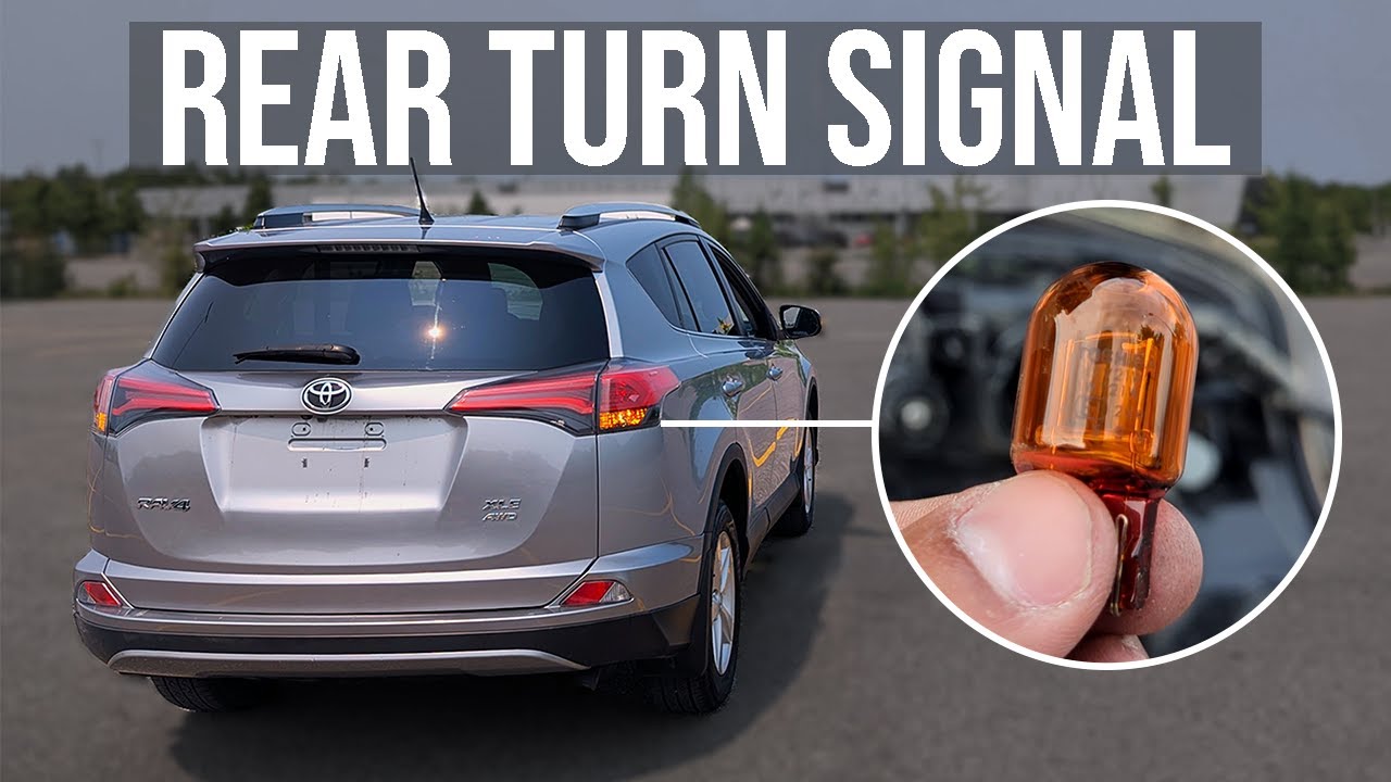 Как заменить лампочку заднего указателя поворота на Toyota RAV4 (2013-2018)