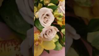 Букет из роз и орхидей Букет из роз и орхидей