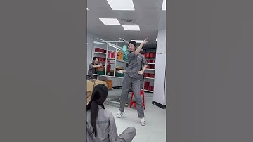 Thumbnail of 一首鸟儿摇送给你们 #魔性鸟儿摇 #鸟儿摇 #工作娱乐两不误 #舞台无处不在 #抖音潮流舞蹈地图 #shortsvideo #dance