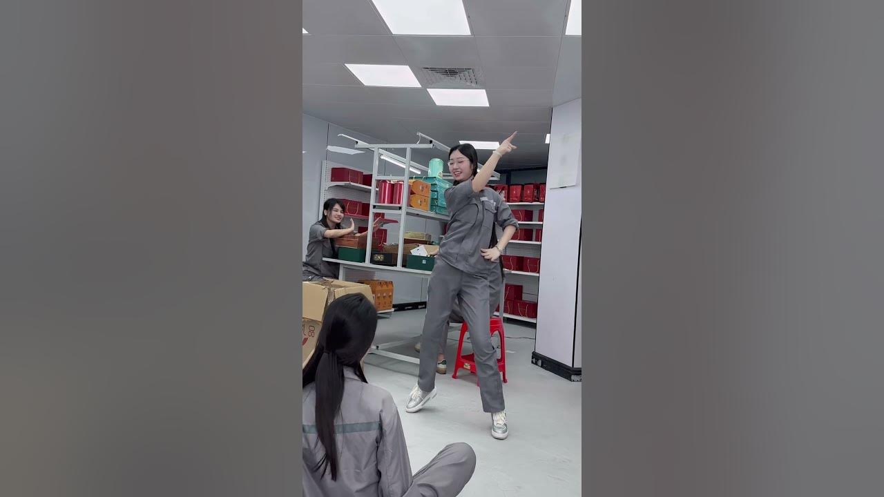 一首鸟儿摇送给你们 #魔性鸟儿摇 #鸟儿摇 #工作娱乐两不误 #舞台无处不在 #抖音潮流舞蹈地图 #shortsvideo #dance 一首鸟儿摇送给你们 #魔性鸟儿摇 #鸟儿摇 #工作娱乐两不误 #舞台无处不在 #抖音潮流舞蹈地图 #shortsvideo #dance
