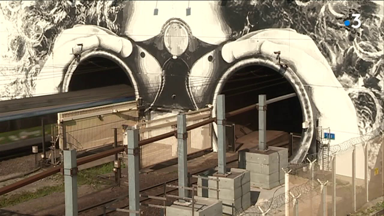25 ans de l'Eurotunnel une gigantesque fresque peinte à l'entrée du tunnel YouTube 25 ans de l'Eurotunnel une gigantesque fresque peinte à l'entrée du tunnel YouTube