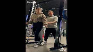 Никогда не подводи своих товарищей по спортзалу (Lass niemals deine gym mates stich)