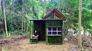 Camping hujan deras - membuat shelter bambu sederhana di hutan pinggir sungai