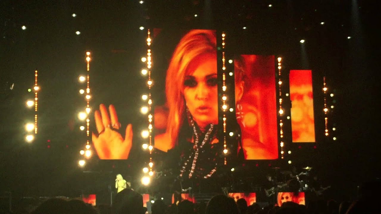 Carrie Underwood - Dirty Laundry (C2C London) - YouTube