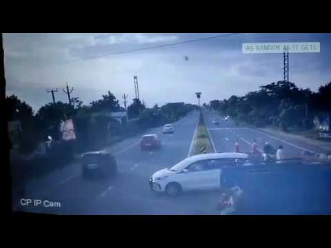 Truck vs Car crash in Telangana captured on CCTV - live accident