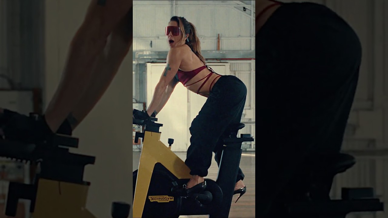 Guarda Melanie C - Sweat su YouTube Guarda Melanie C - Sweat su YouTube