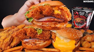 hamburger ve kızarmış tavuk, baharatlı erişte BURGER CHICKEN GHOST PEPPER NOODLE EATING ASMR MUKBANG