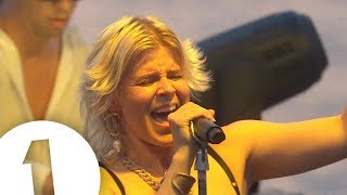 Video thumbnail of "Robyn - Radio 1 in Ibiza 2018 - Café Mambo | FLASHING IMAGES"