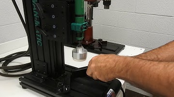 C900 Benchtop Capper