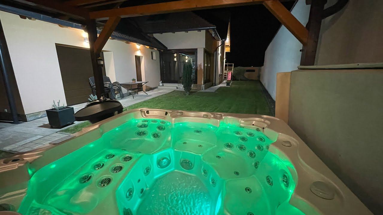 Exkluzív családi ház eladó Győr-Révfaluban!