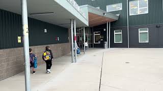 Kelso welcomes students to Lexington Elementary for the first day of school
