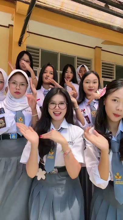 DANCE TIKTOK PUTAR KE KIRI HAI NONA MANIS PUTAR LAH KE KIRI