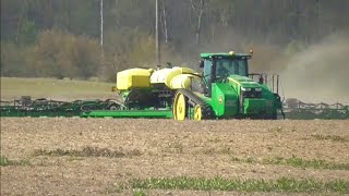 JOHN DEERE 8RT TRACTOR PLANTING CORN WITH A 24 ROW JOHN DEERE PLANTER 2024 SPRING PLANTING SEASON