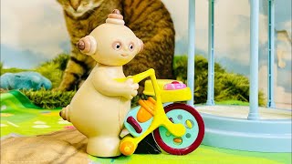 Makka Pakka Wind-Up Monkey Toys Playing In The Night Garden Kids Videos Compilation