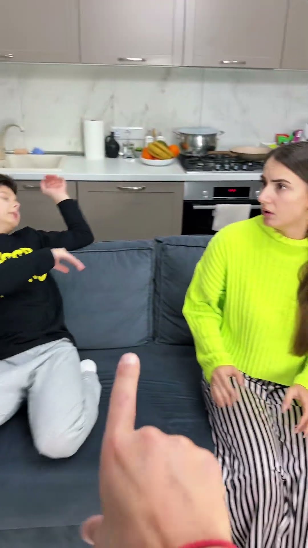 The finger can everything by Secret Vlog