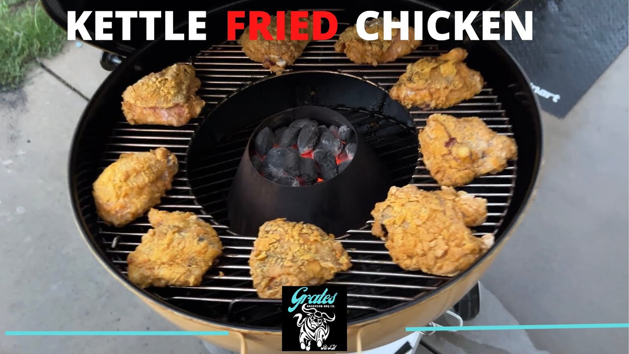 Жареный в котле хрустящий цыпленок на котелке Weber, посвященном 70-летию