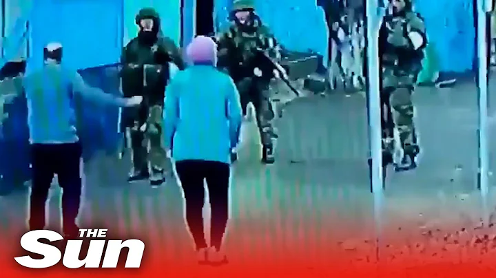 Fearless elderly Ukrainian couple confront gun toting Russian troops - DayDayNews