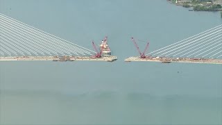 Gordie Howe International Bridge nears connection over the Detroit River Resimi