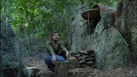 Cô gái xây dựng một nơi trú ẩn để sinh tồn giữa vùng hoang dã | Thử thách sinh tồn trong rừng rậm 