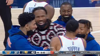 Obi Toppin with a dunk between the legs that had the Knicks bench hyped!