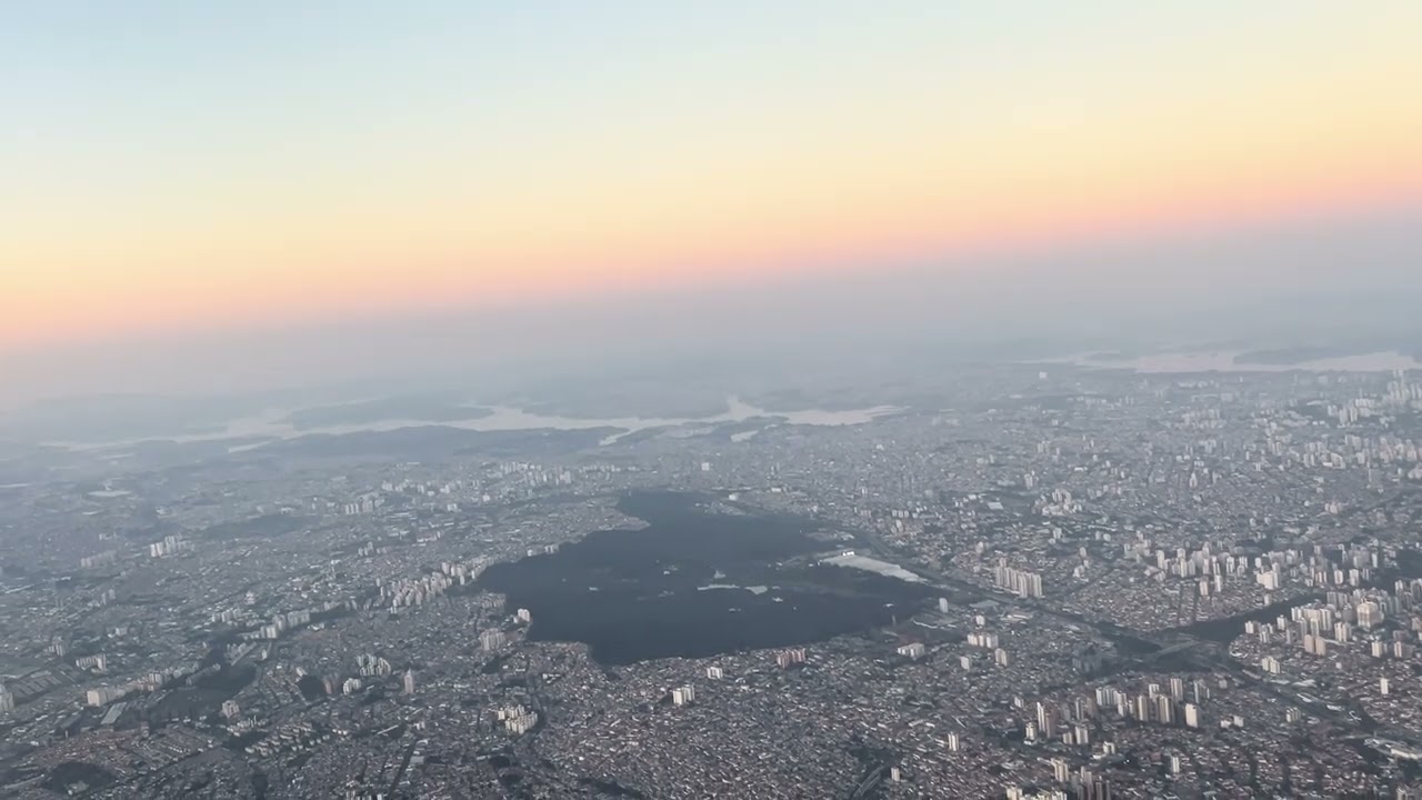 🇧🇷 Decolando em São Paulo Congonhas no amanhecer e a nuvem de poluição no inverno 