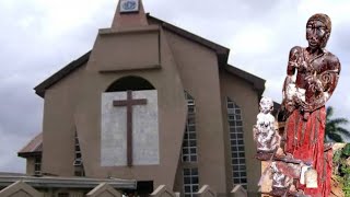 ORISA ERINLE : SEE HOW CHURCH AND SHRINE LOCATED TOGETHER, WORSHIPPING IN THE SAME COMPOUND IN OGUN