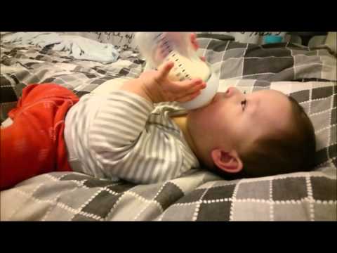 Wideo: Dlaczego Małe Dzieci Piją Mleko?
