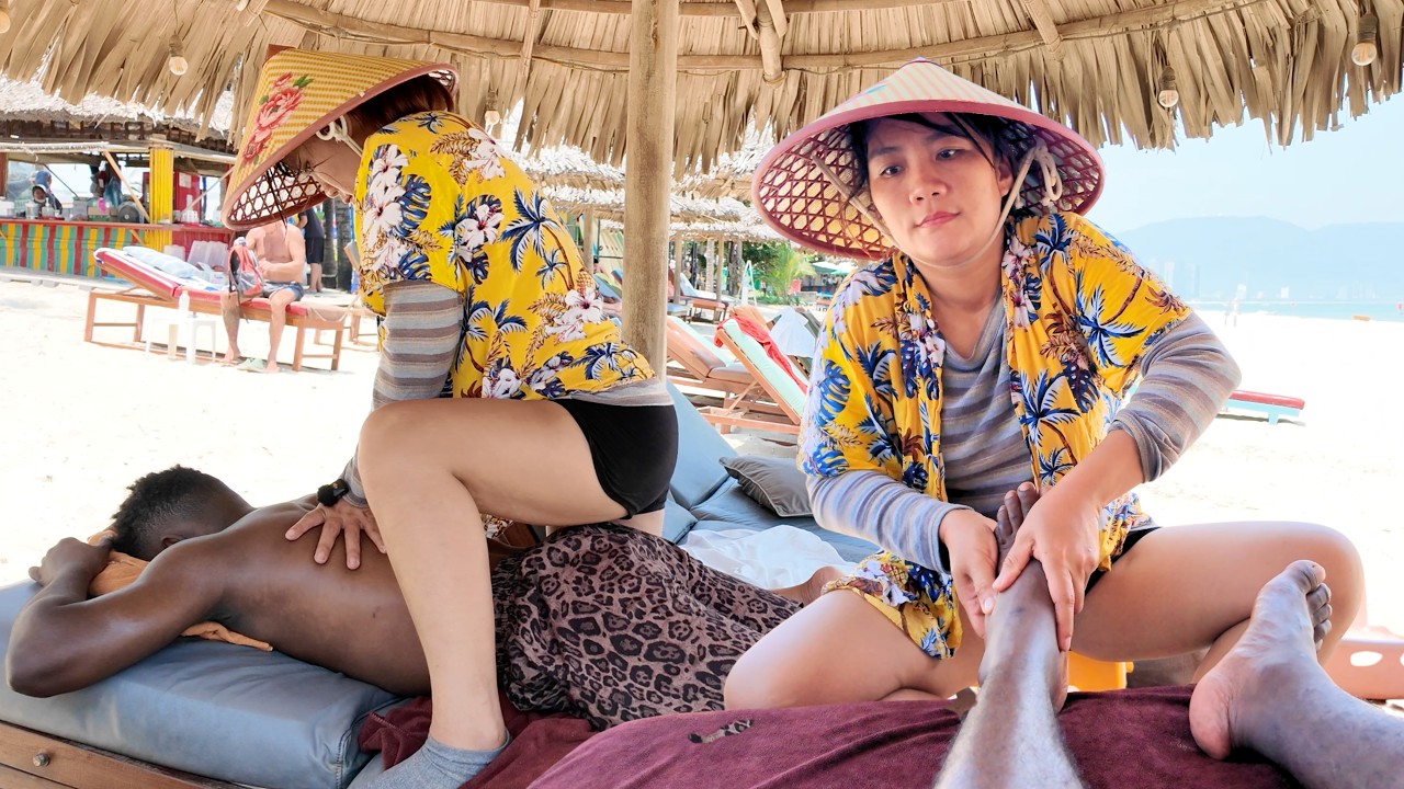 Beach Massage Lady Deserved my Small Tip – Da Nang 🇻🇳