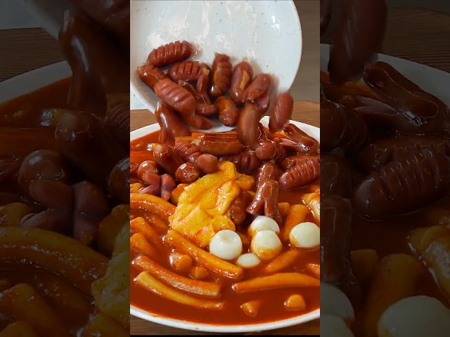 떡볶이에 비엔나는 필수지!