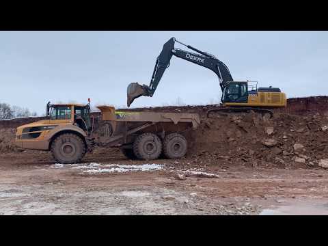 volvo-a40g-and-john-deere-350g