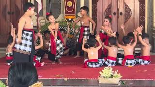 Tari kecak anak anak kelompok A dari TK dharma Kumara pedungan