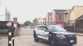 19 people found in possible human smuggling case in SW Houston