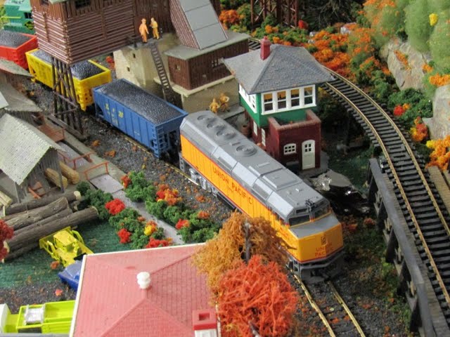 LifeLike Union Pacific F40PH #3901 - YouTube