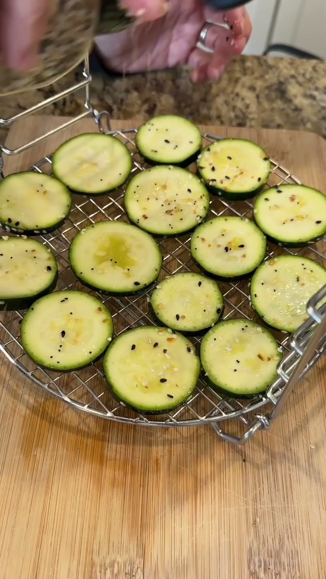 Zucchini Chips #zucchinichips #dehydrator #ninjafoodi - YouTube
