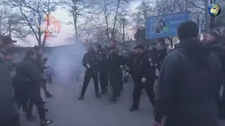 Националисты попытались прорваться к Порошенко на митинге в Черкассах
