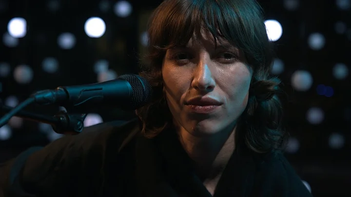 Aldous Harding - KEXP'te Muhteşem Performansını İzleyin