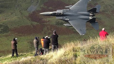 Four-ship F-15 Eagles Low-Level Mach-Loop!!